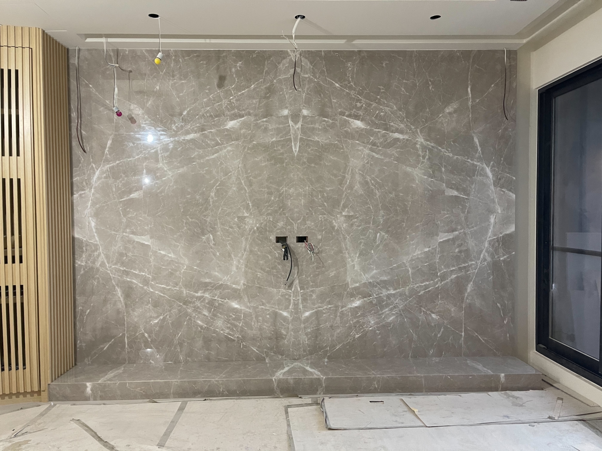 杜布尼克灰-電視牆