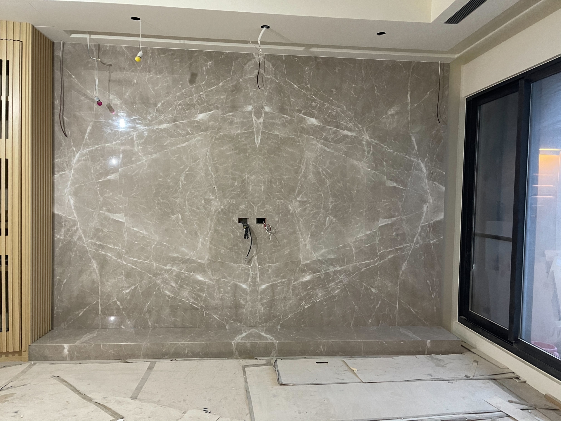 杜布尼克灰-電視牆