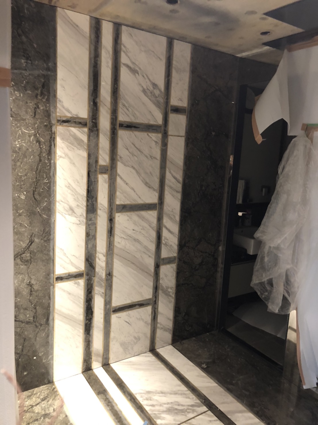 銀狐+古銅金-玄關牆