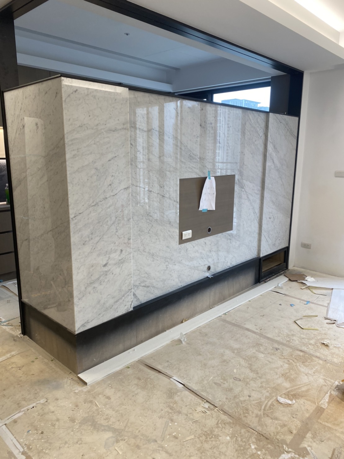 雪白卡拉拉-電視牆