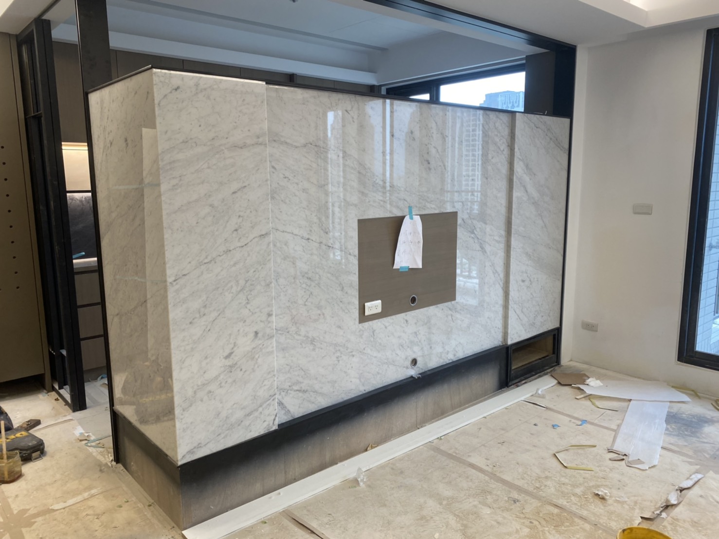 雪白卡拉拉-電視牆