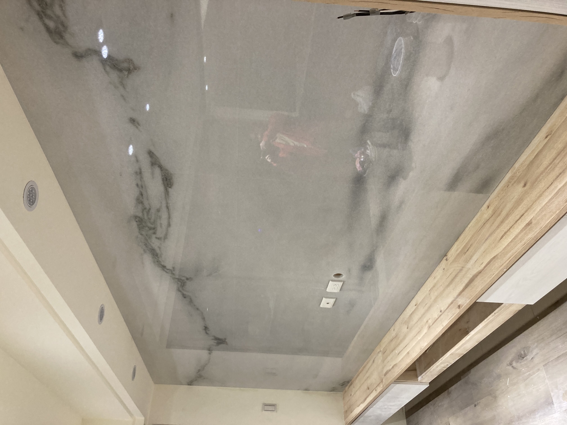 瑞士雕刻白-電視牆