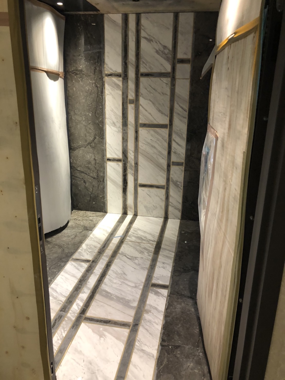 銀狐+古銅金-玄關牆