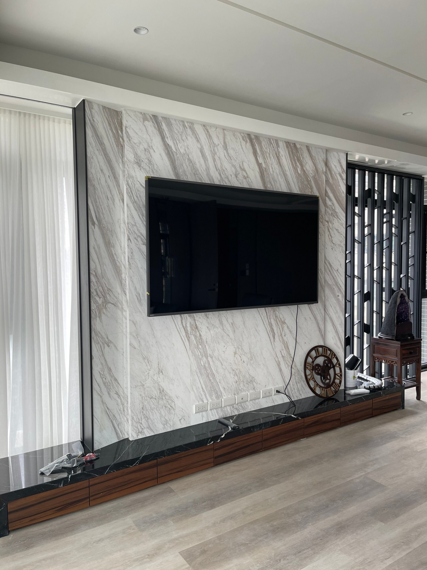 銀狐-電視牆+黑雲石-電視台面