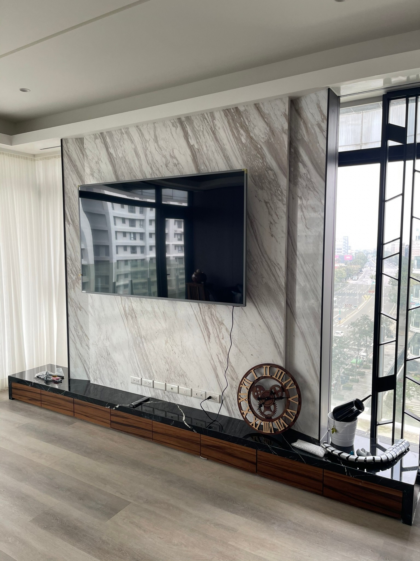 銀狐-電視牆+黑雲石-電視台面