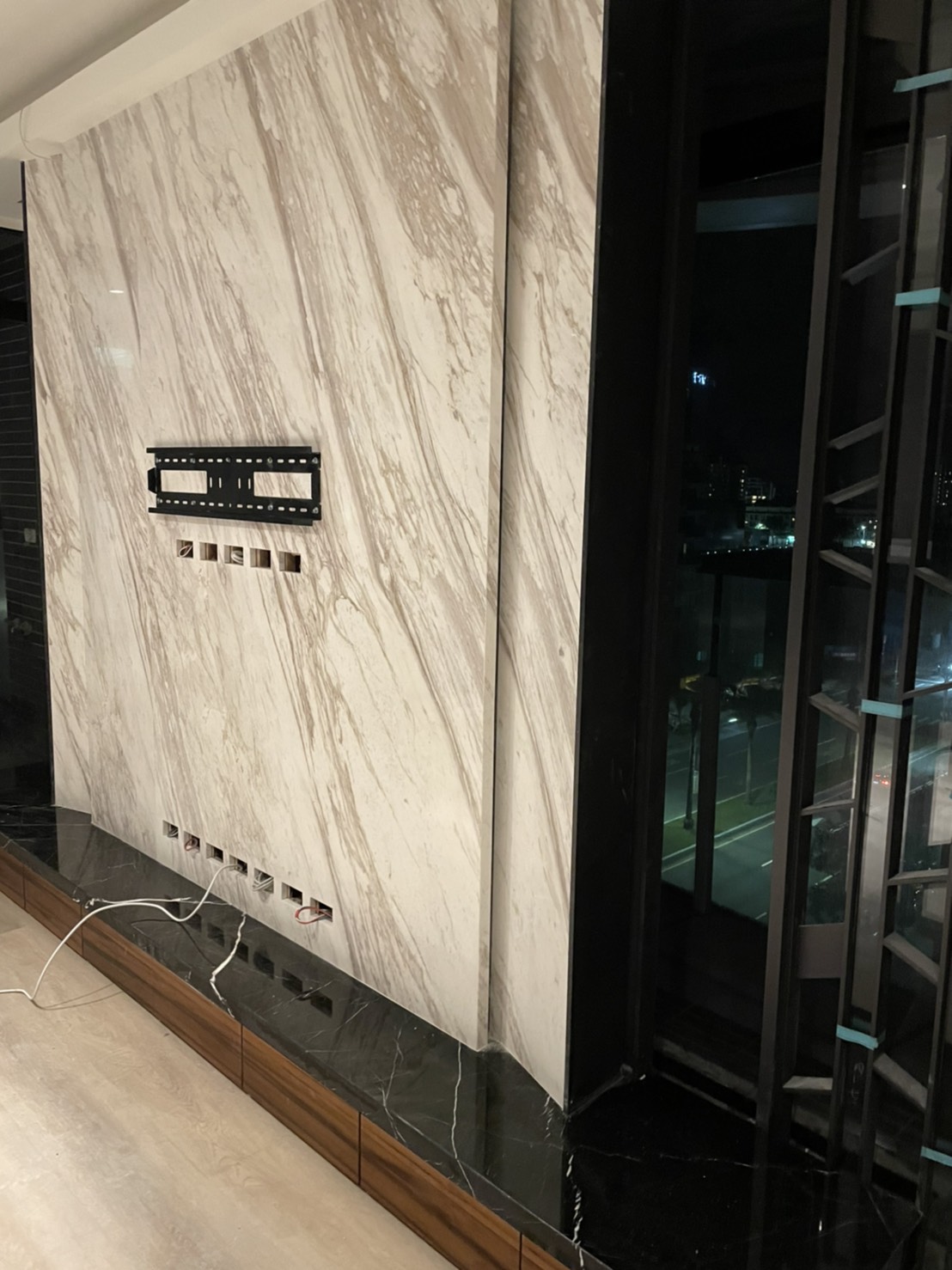 銀狐-電視牆+黑雲石-電視台面