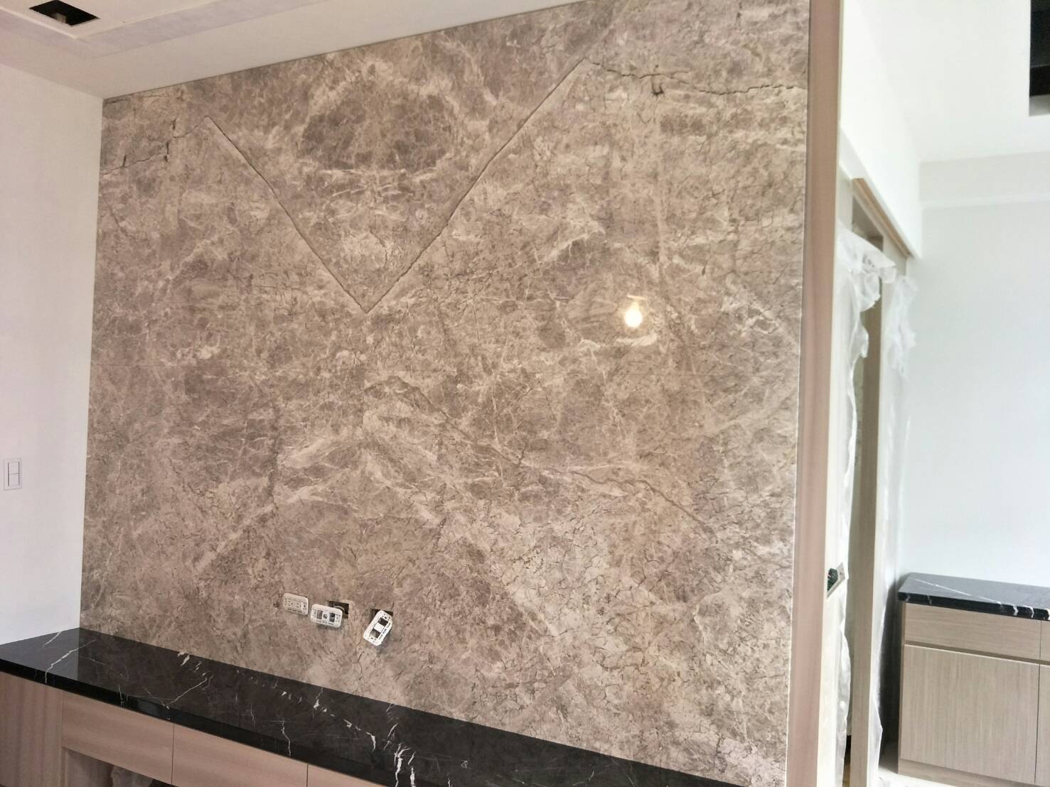 安格拉珍珠-電視牆