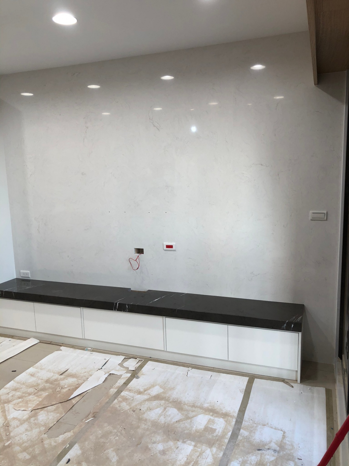 雅士白-電視牆+松柏石-檯面