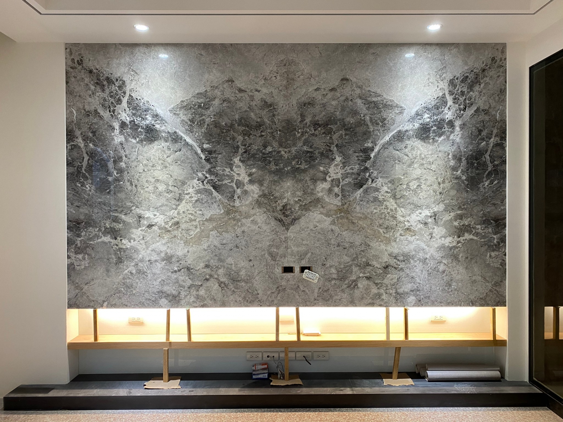 蒙馬特灰-電視牆