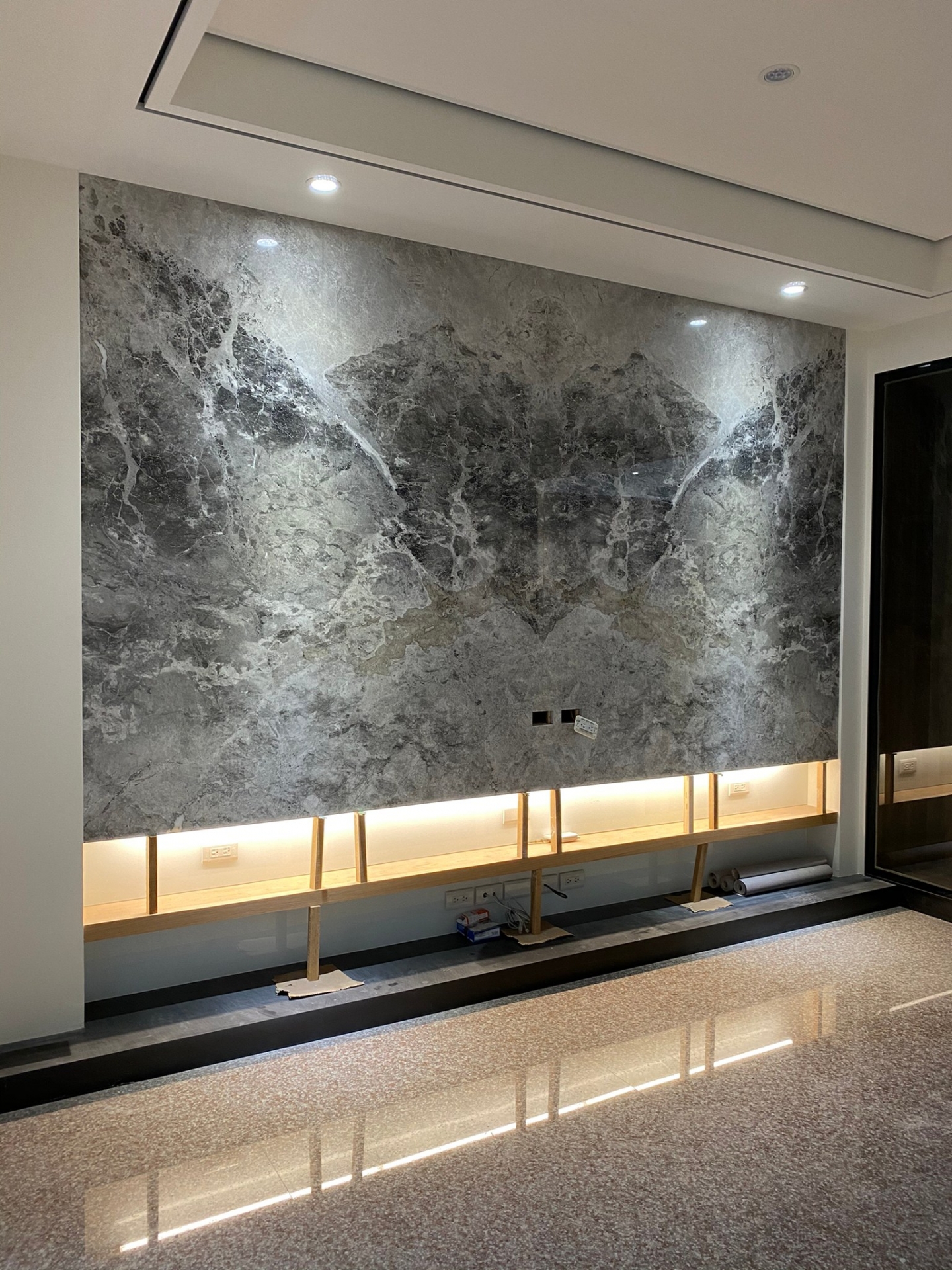 蒙馬特灰-電視牆