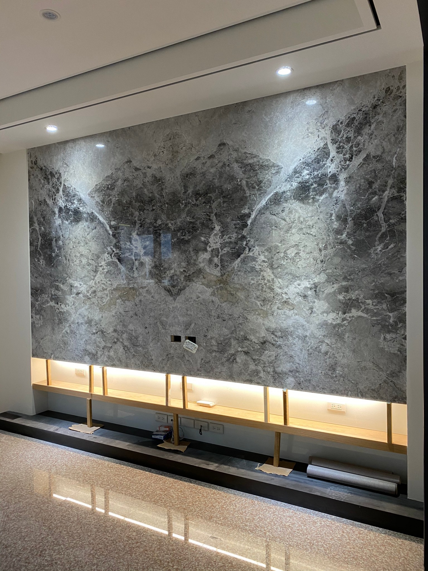 蒙馬特灰-電視牆