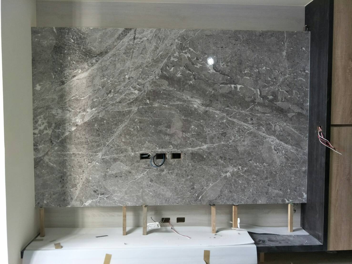 雅典娜灰-電視牆