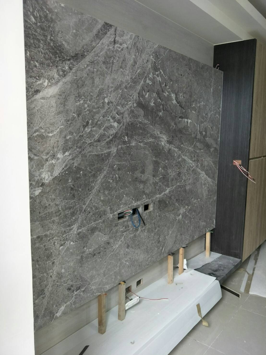 雅典娜灰-電視牆