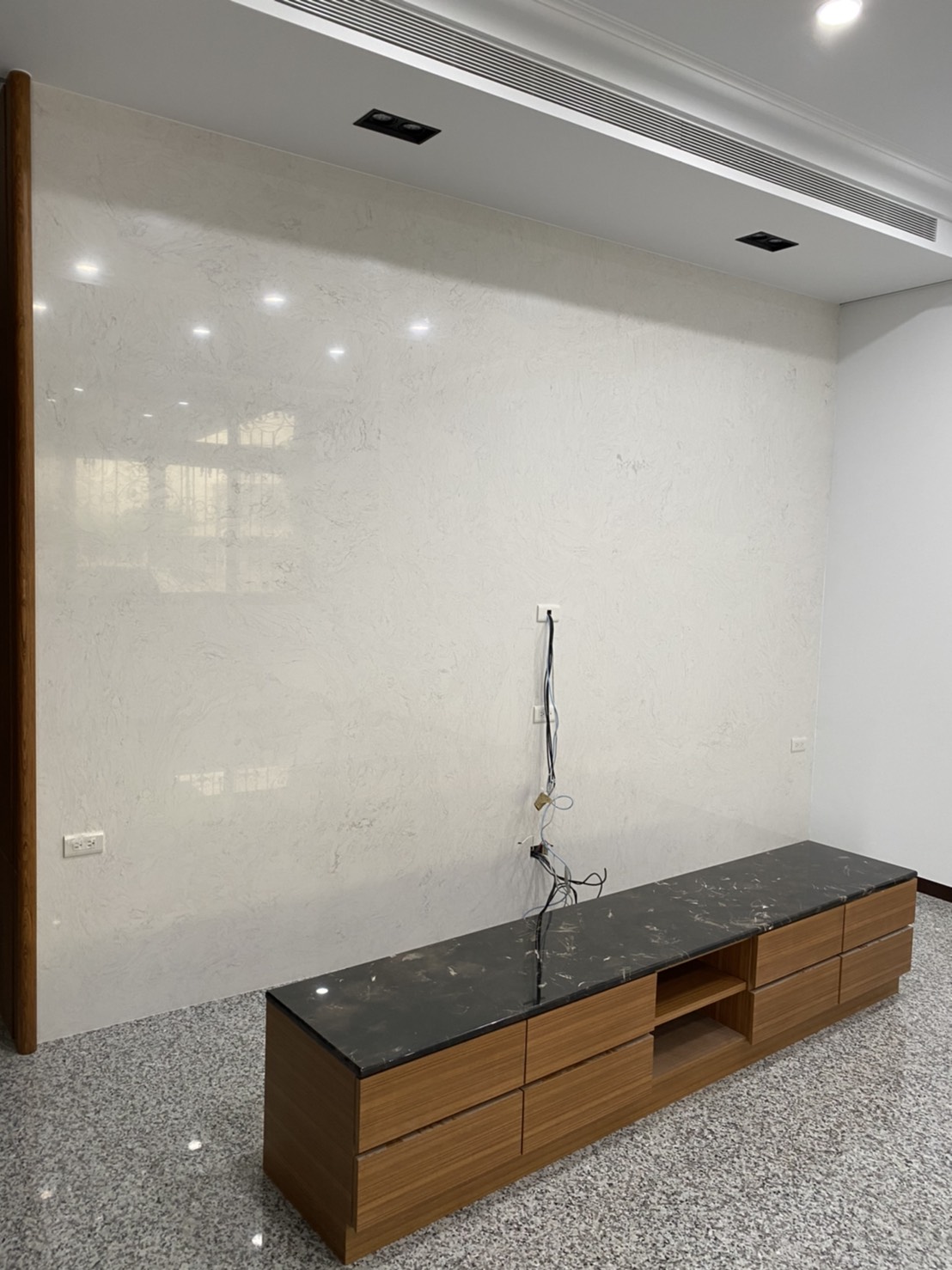 雅士白-電視牆+黑金鋒-檯面