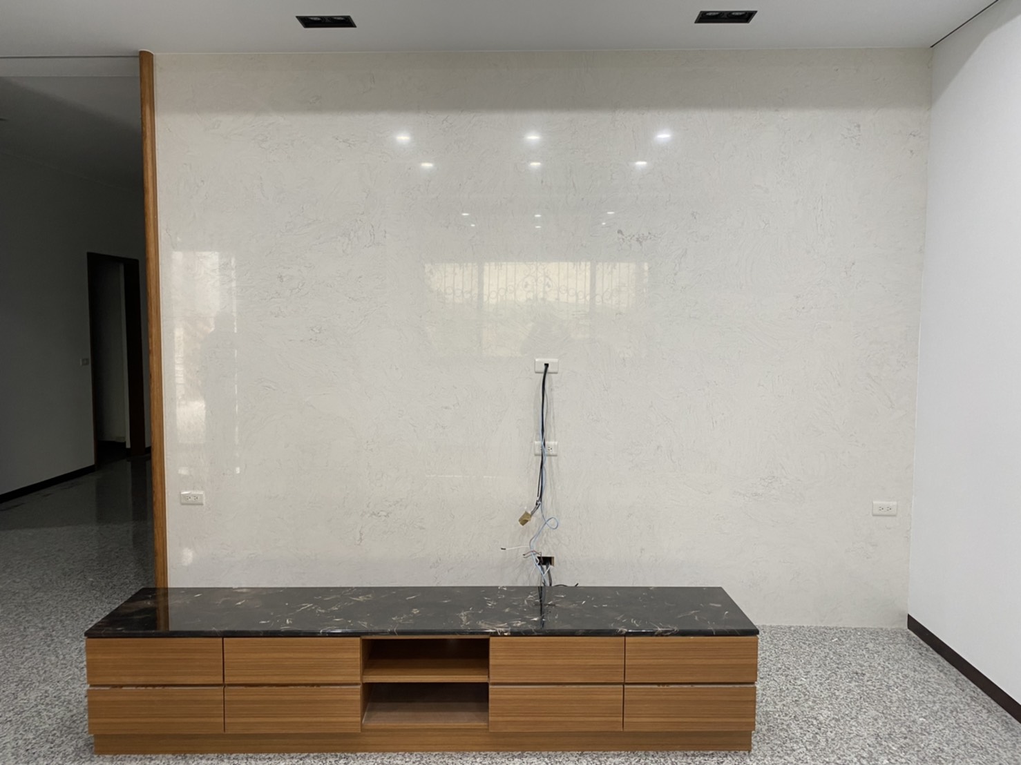 雅士白-電視牆+黑金鋒-檯面