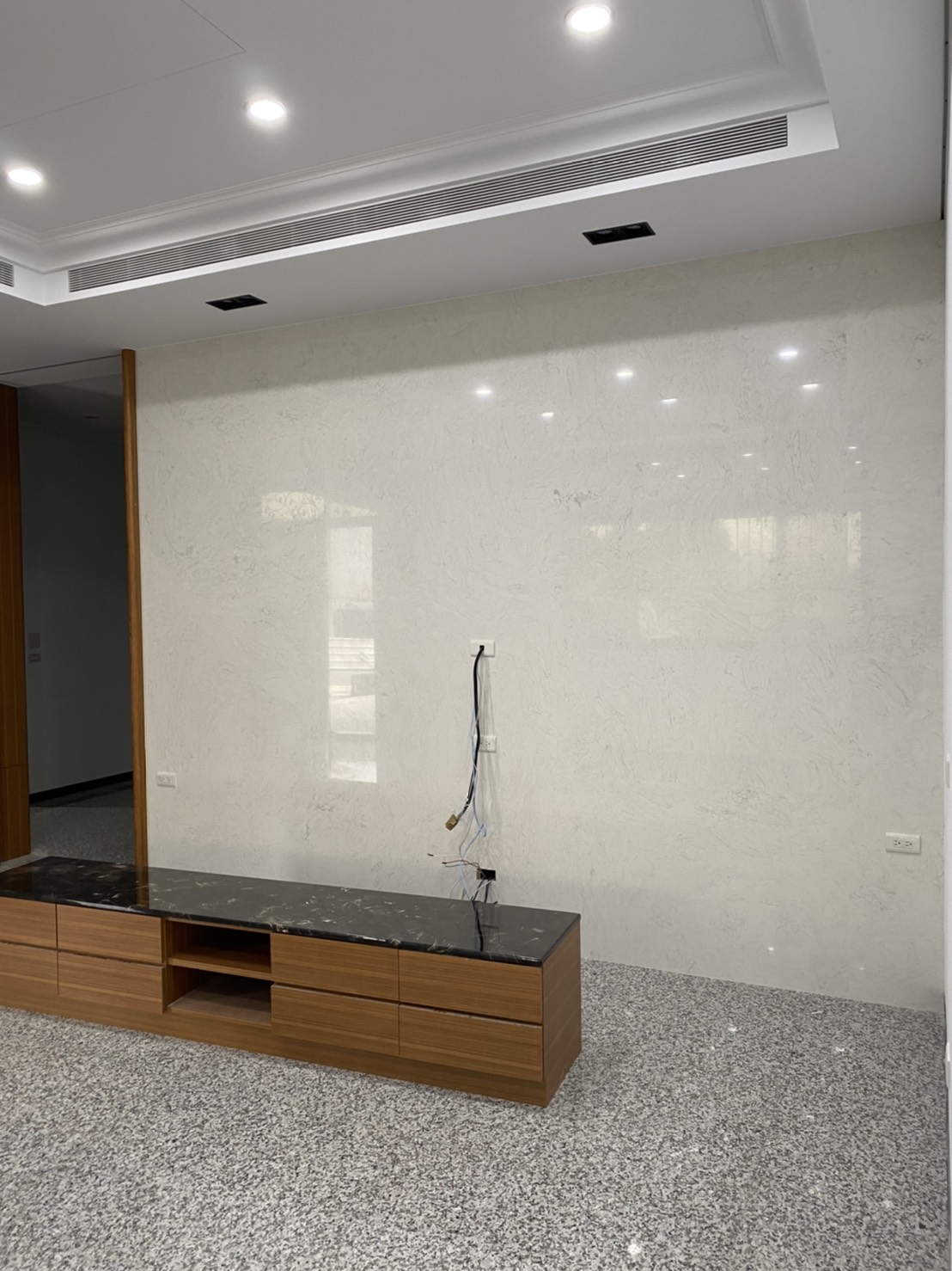 雅士白-電視牆+黑金鋒-檯面