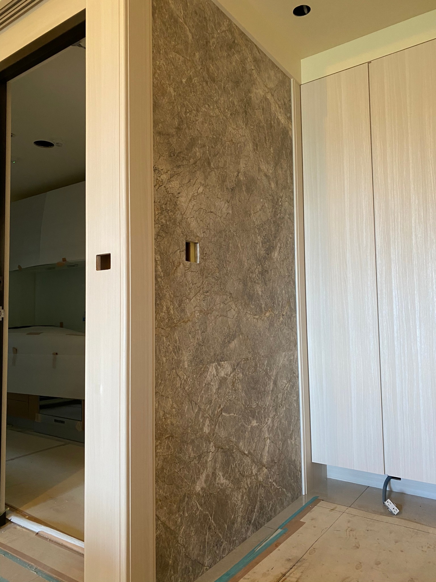 安格拉珍珠-玄關牆面