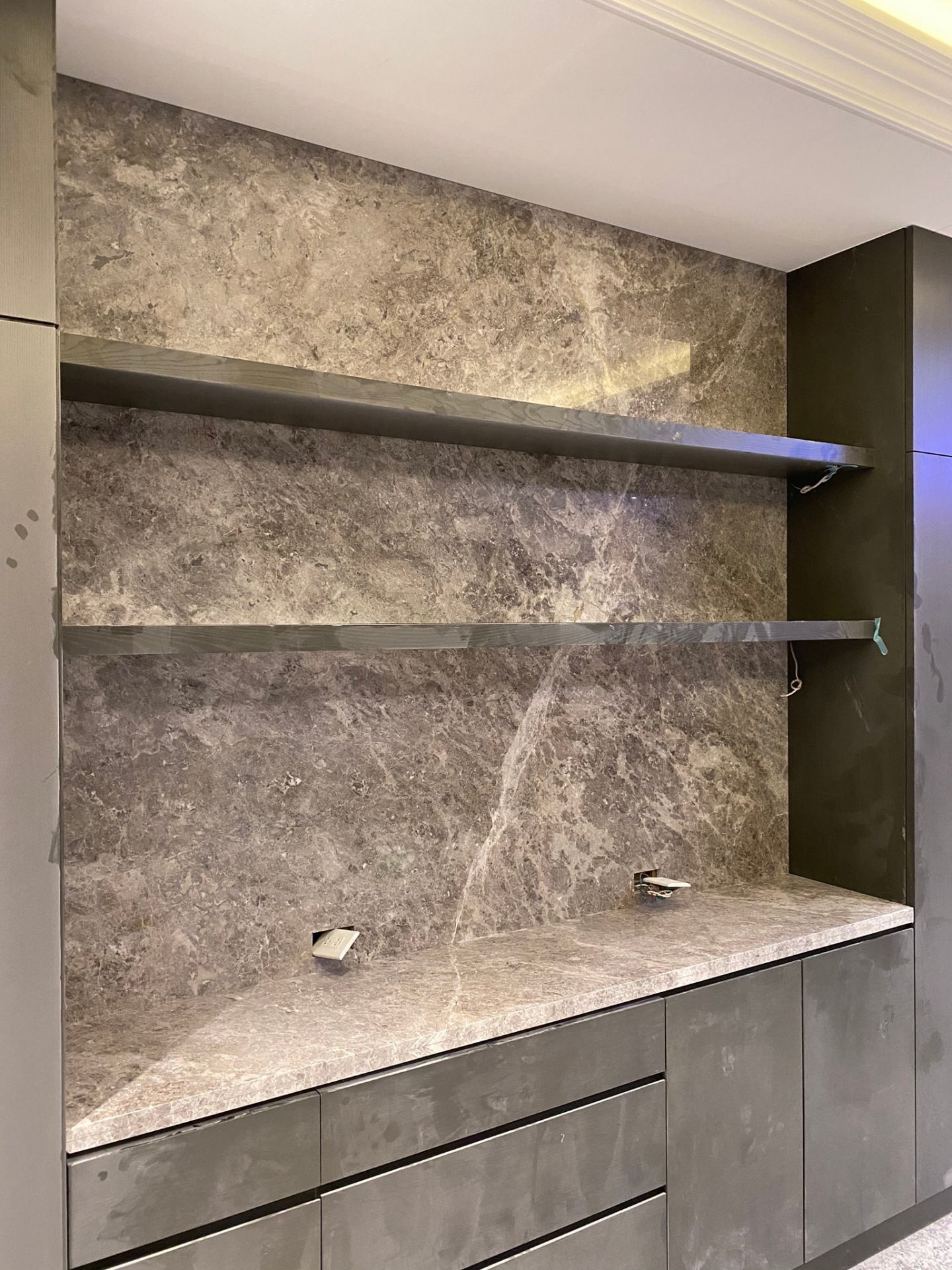 蒙馬特灰-背牆+檯面