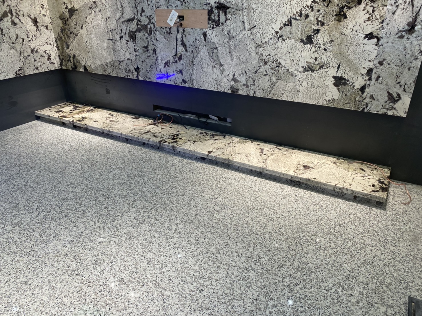 路易威登-電視牆