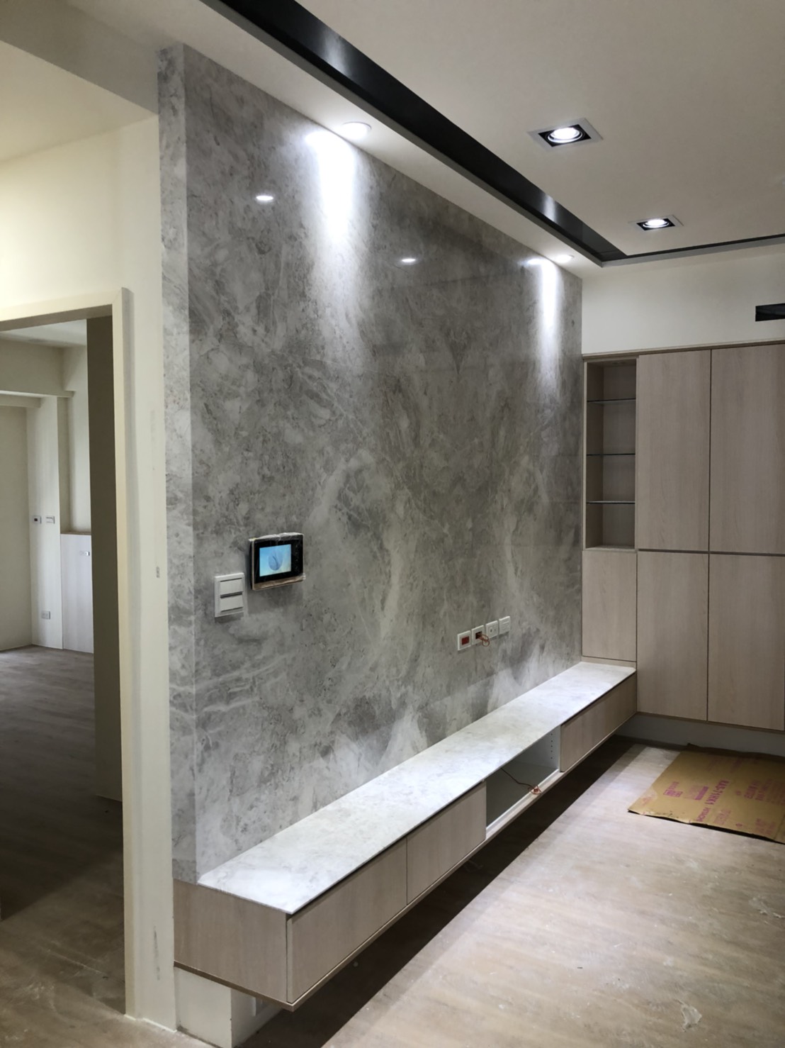 安格拉白-電視牆