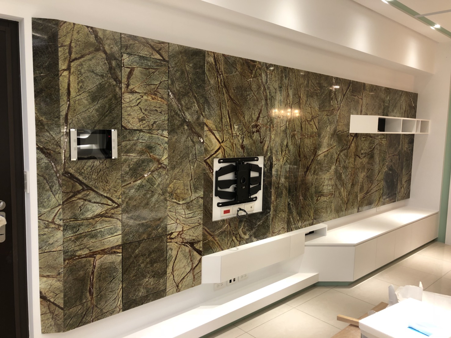 夏沐樹石-電視牆