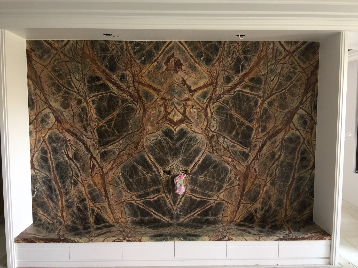 夏沐樹石-電視牆