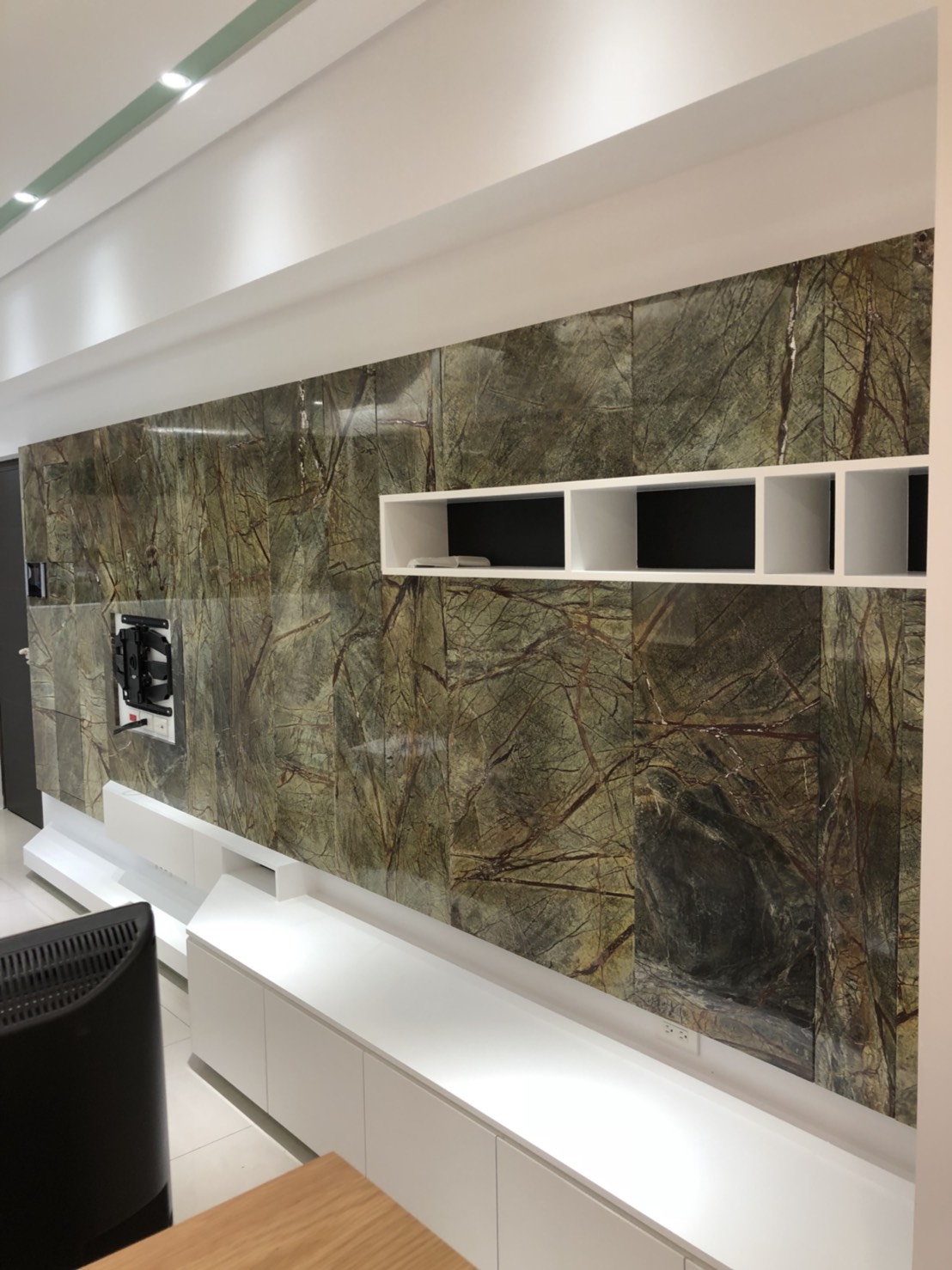 夏沐樹石-電視牆