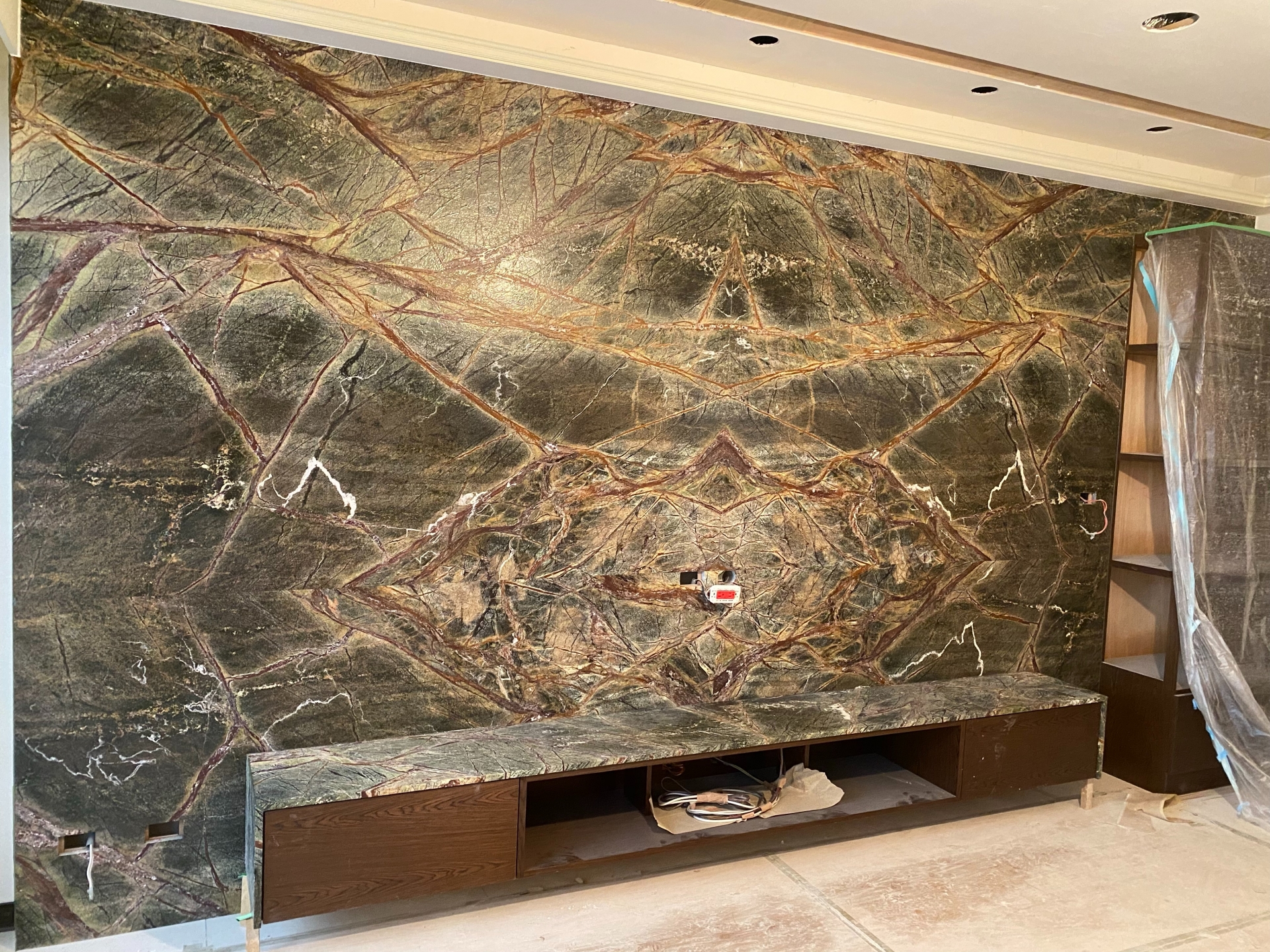 夏沐樹石-電視牆