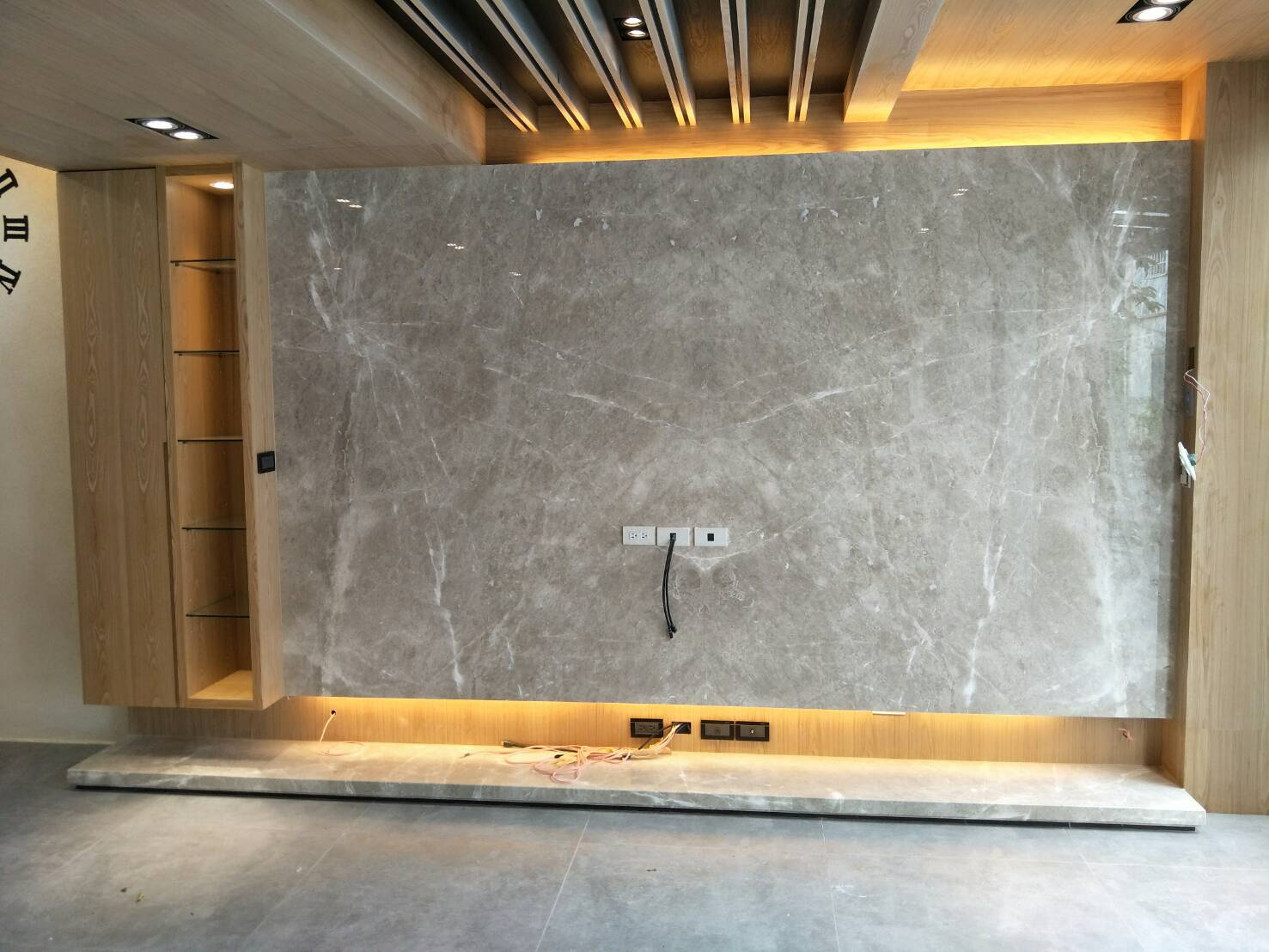 卡地亞灰-電視牆