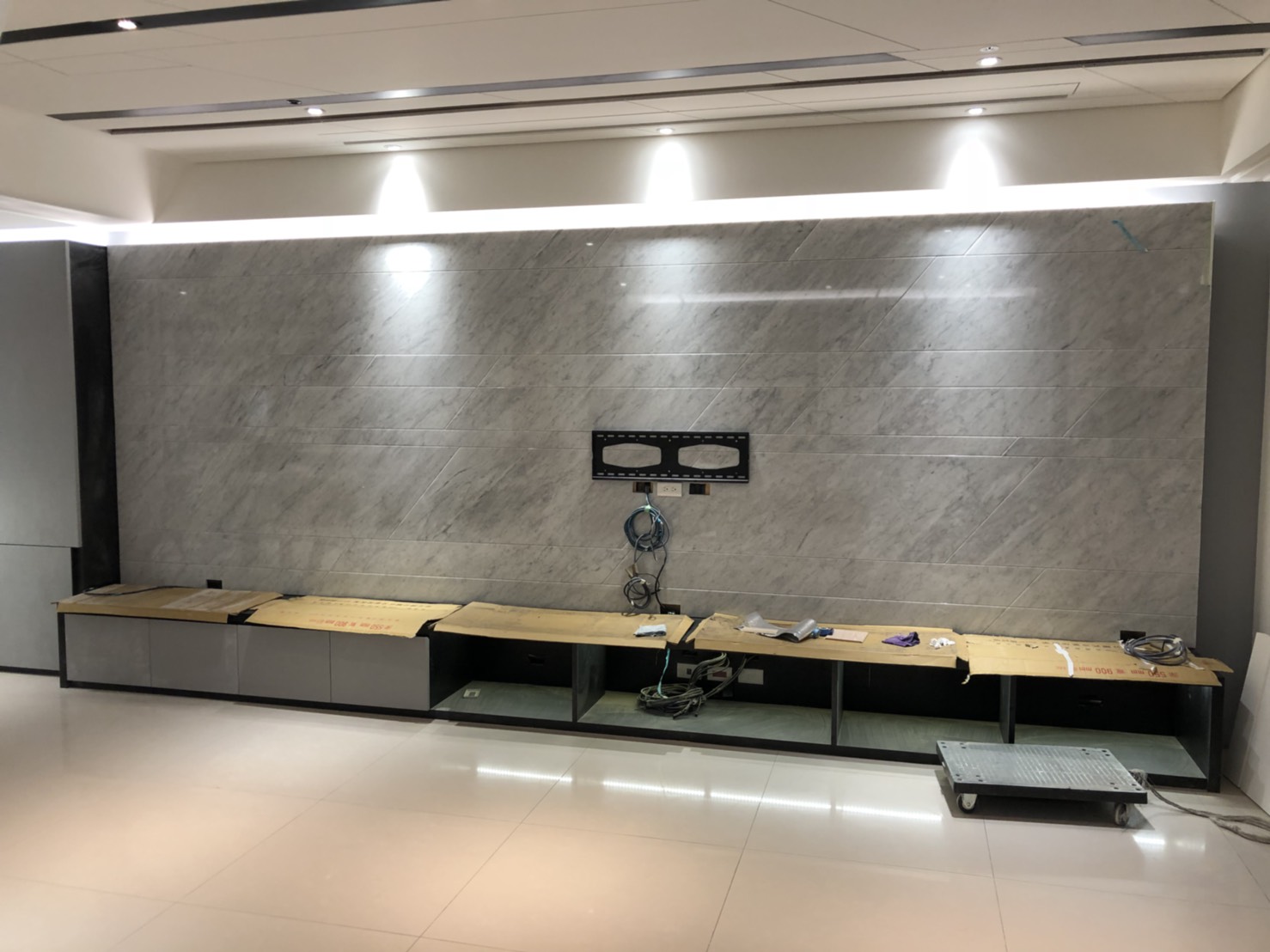 卡拉拉白-電視牆