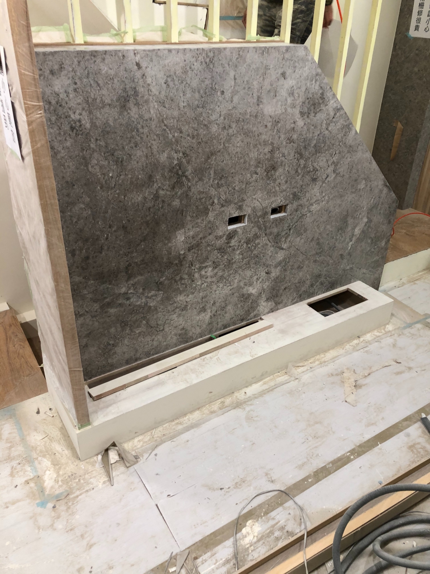 安格拉珍珠-電視牆