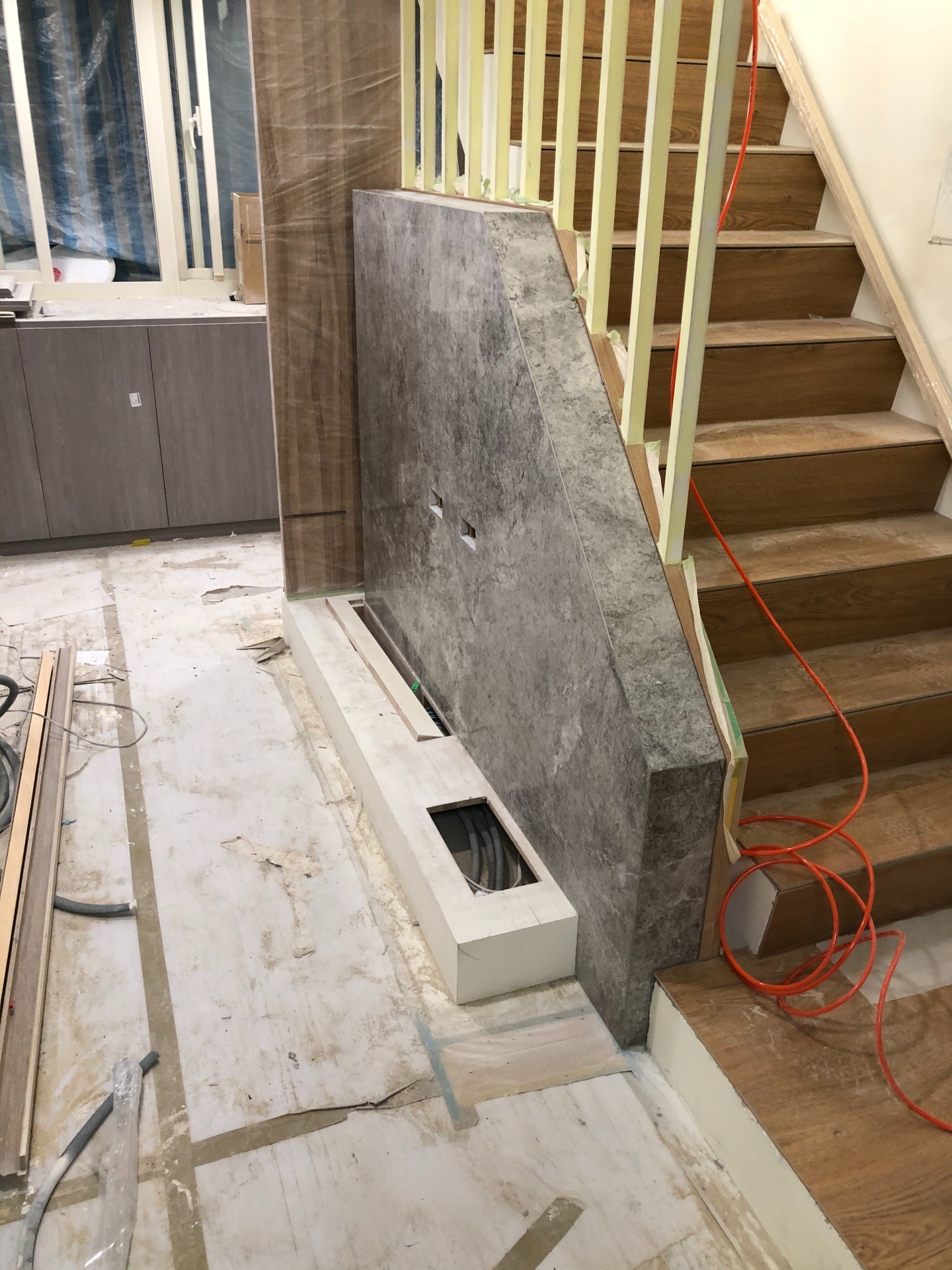 安格拉珍珠-電視牆