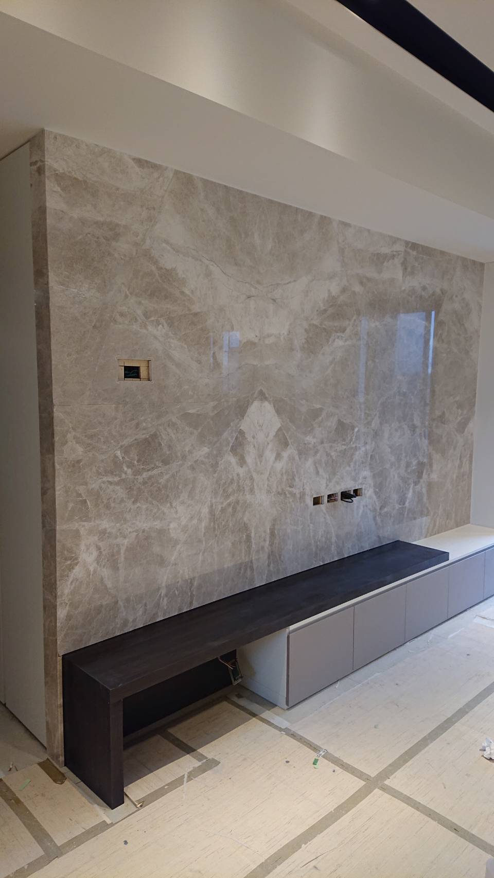 安格拉灰-電視牆