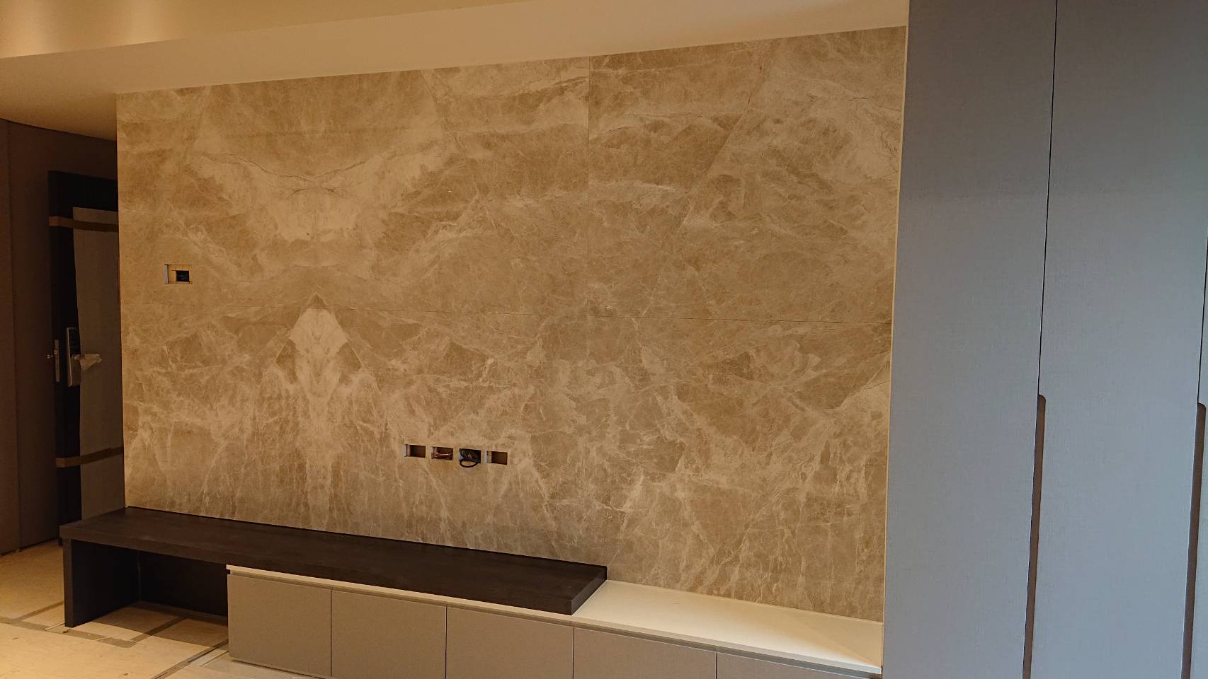 安格拉灰-電視牆