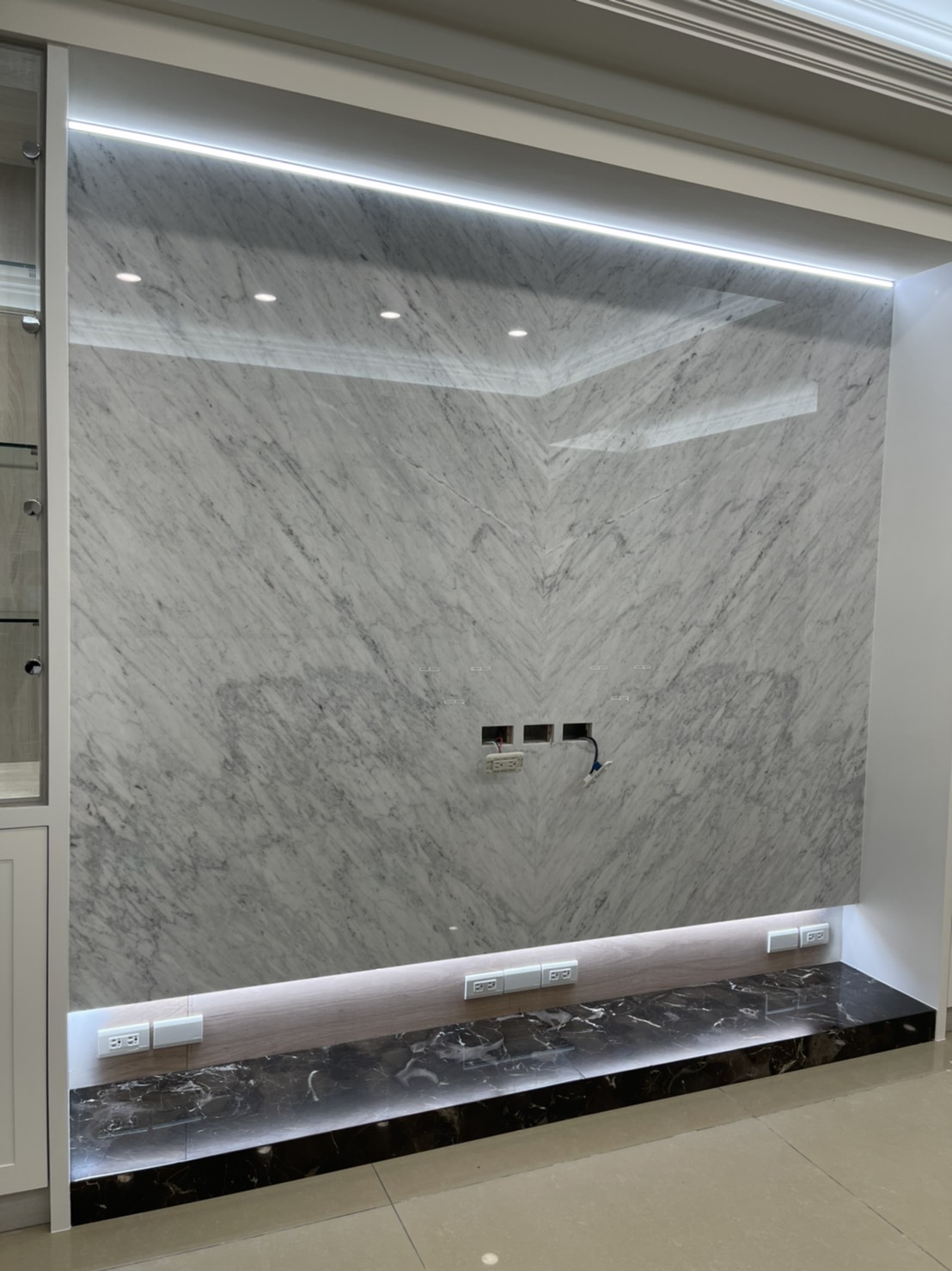 卡拉拉白-電視牆面