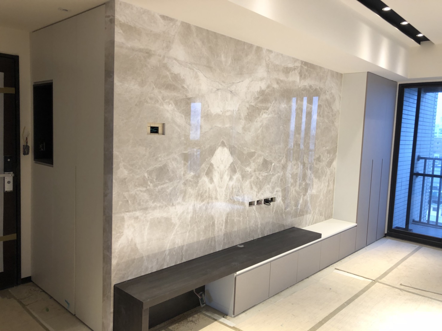 安格拉灰-電視牆