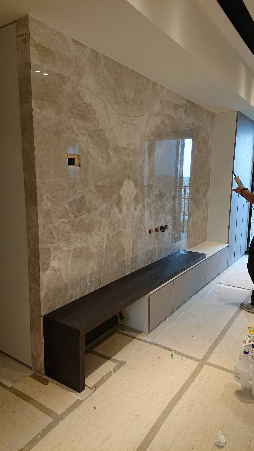 安格拉灰-電視牆