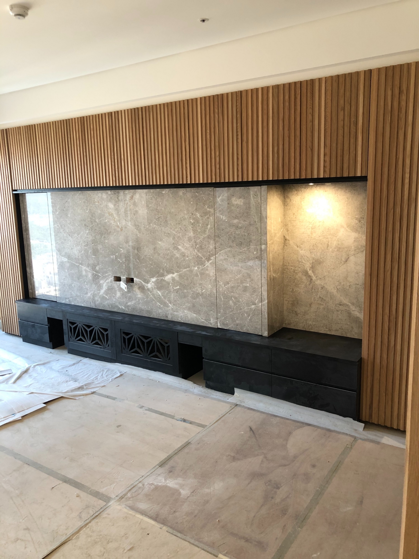 安格拉珍珠-電視牆