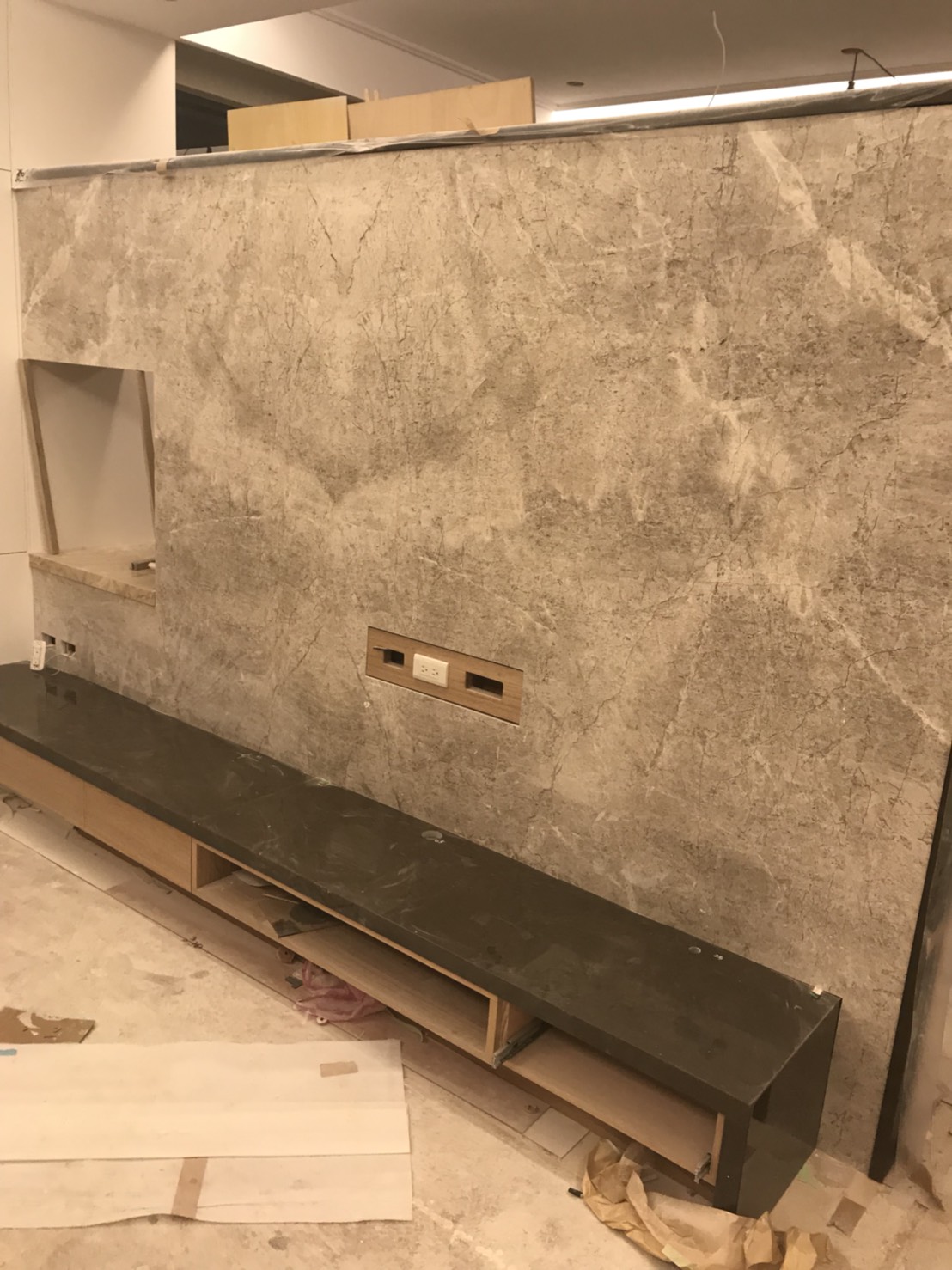 安格拉珍珠-電視牆