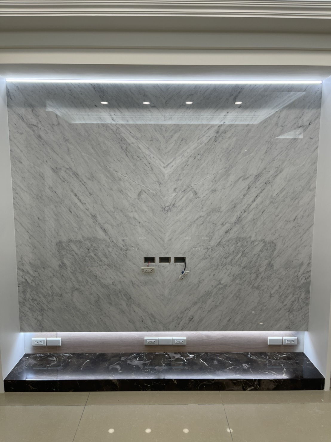 卡拉拉白-電視牆面