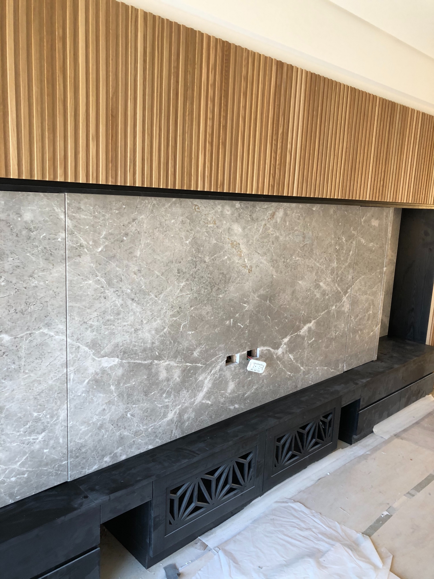 安格拉珍珠-電視牆