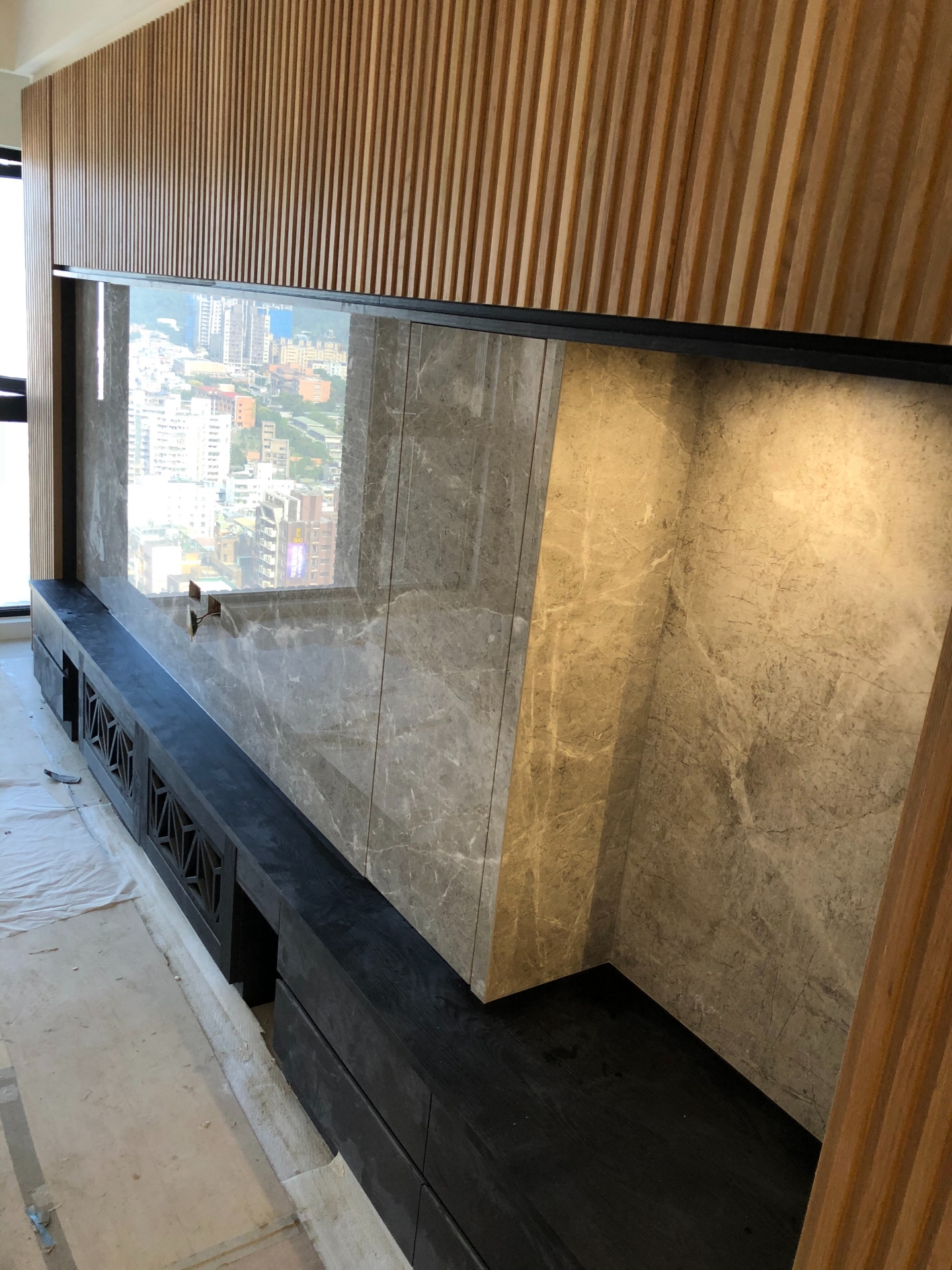 安格拉珍珠-電視牆