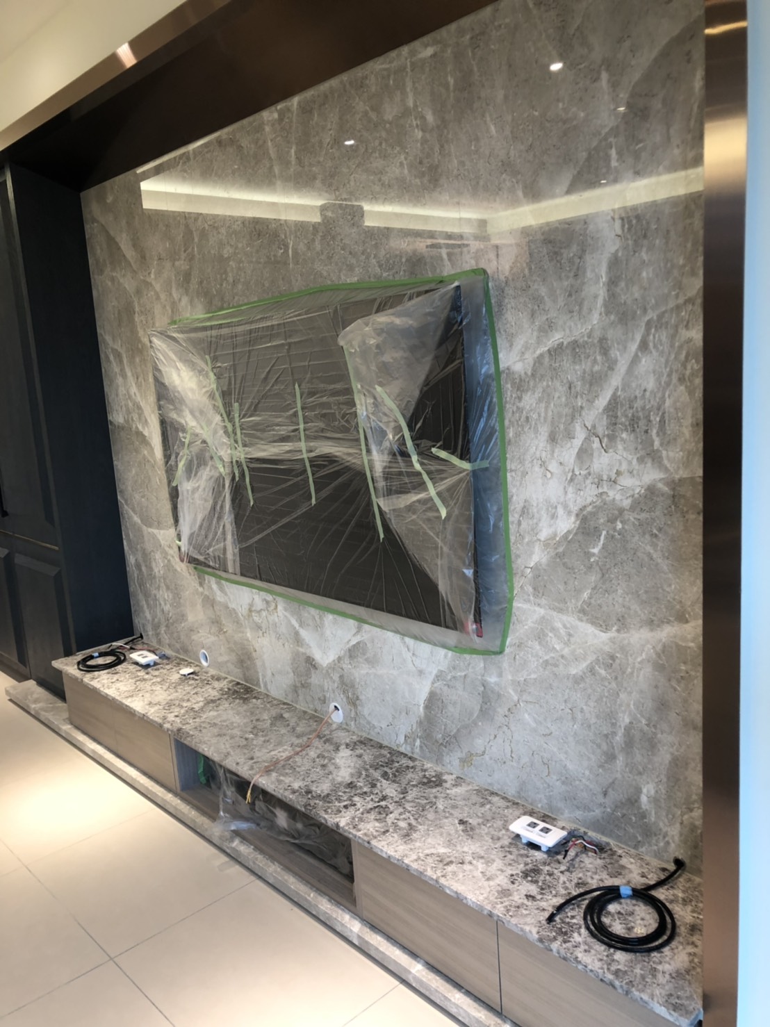 安格拉珍珠-電視牆