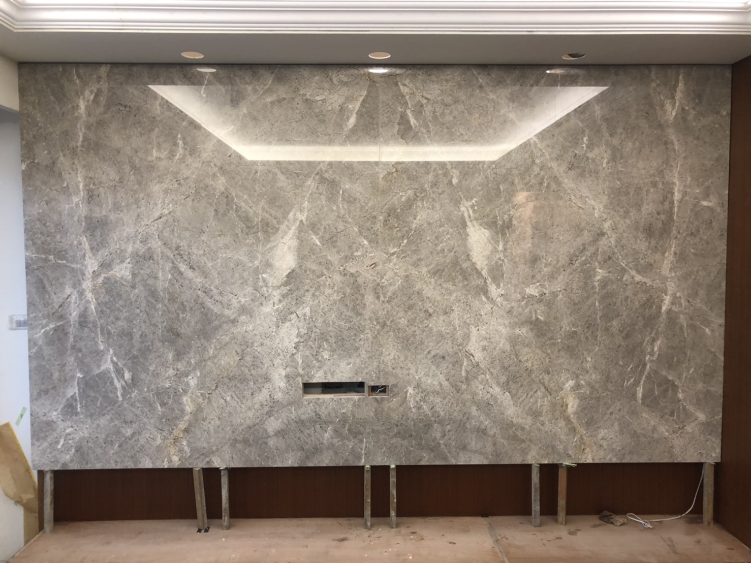 安格拉珍珠-電視牆