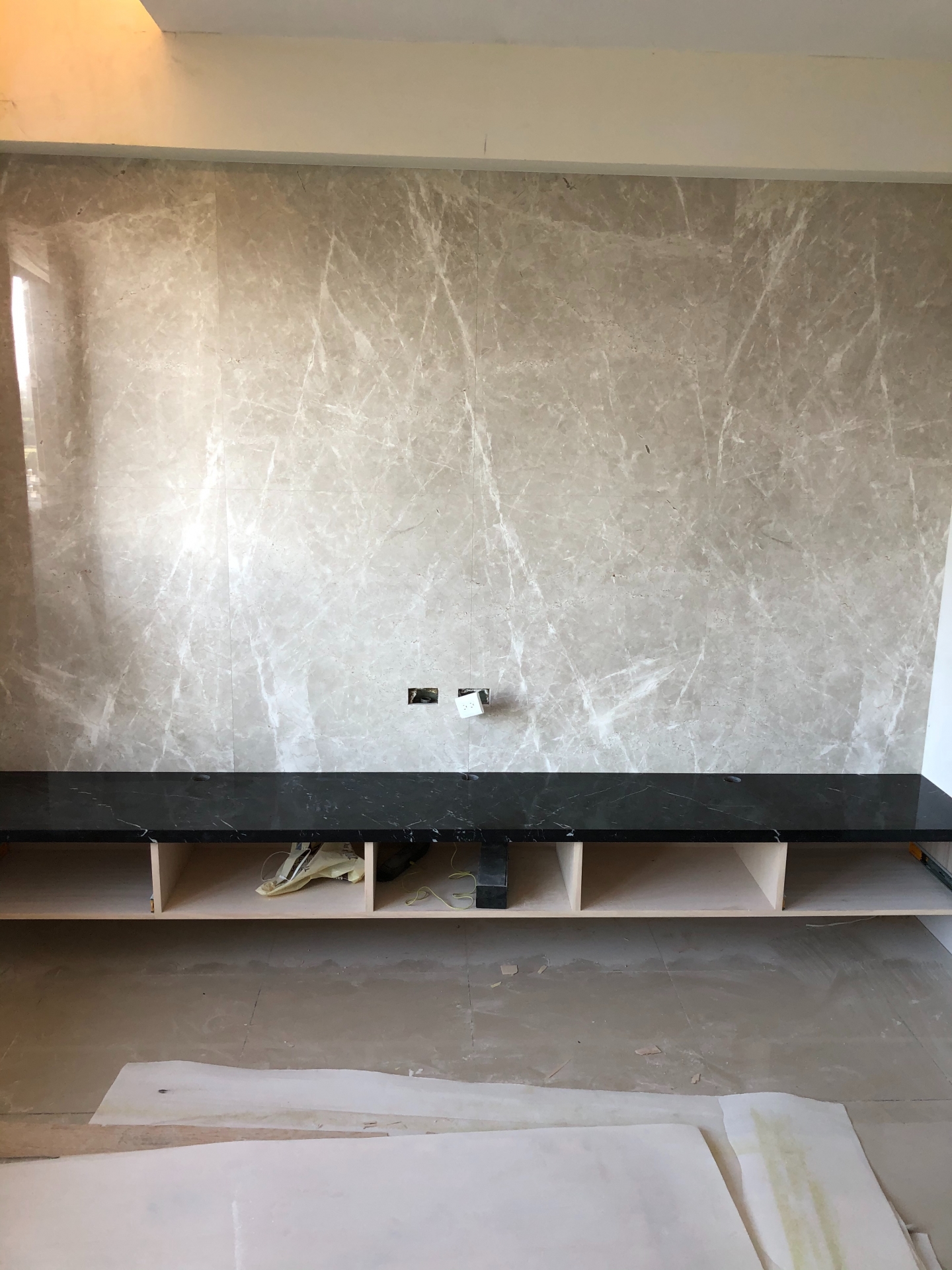 杜布尼克灰-電視牆