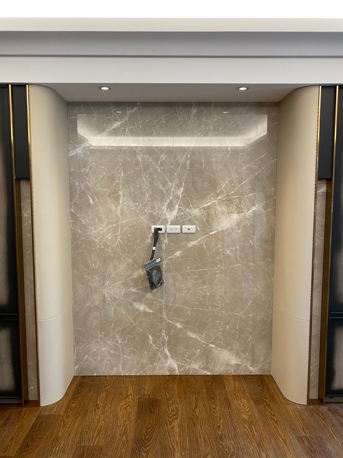 杜布尼克灰-電視牆