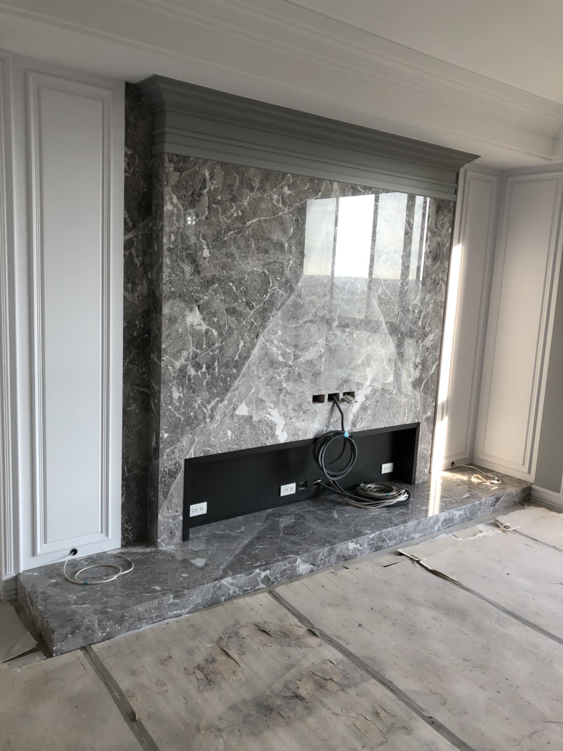 雅典娜灰-電視牆