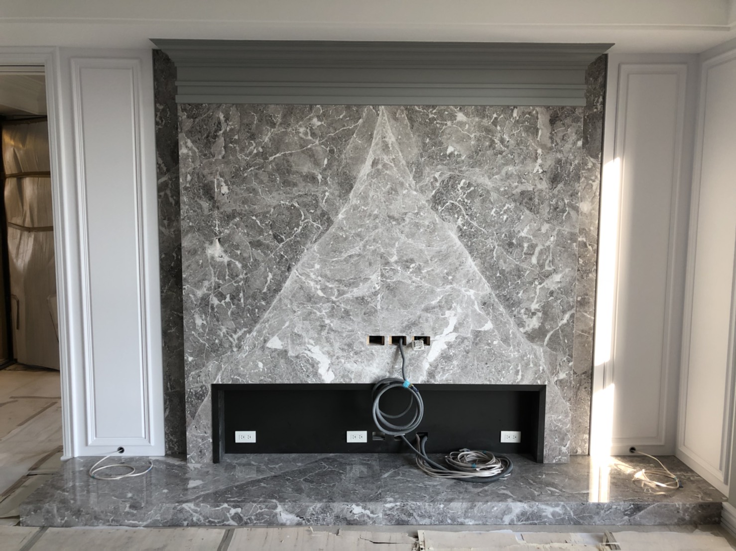 雅典娜灰-電視牆