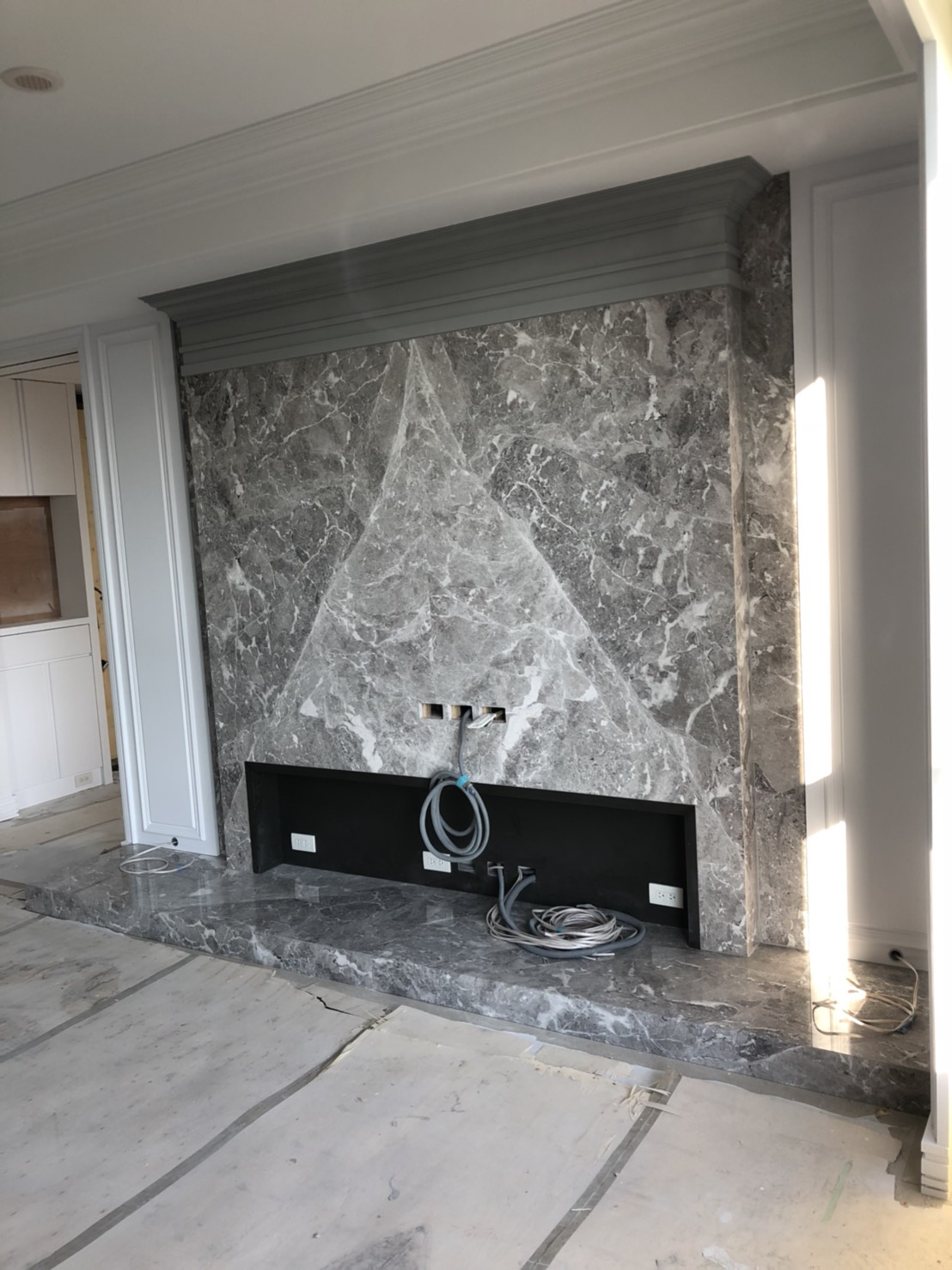 雅典娜灰-電視牆