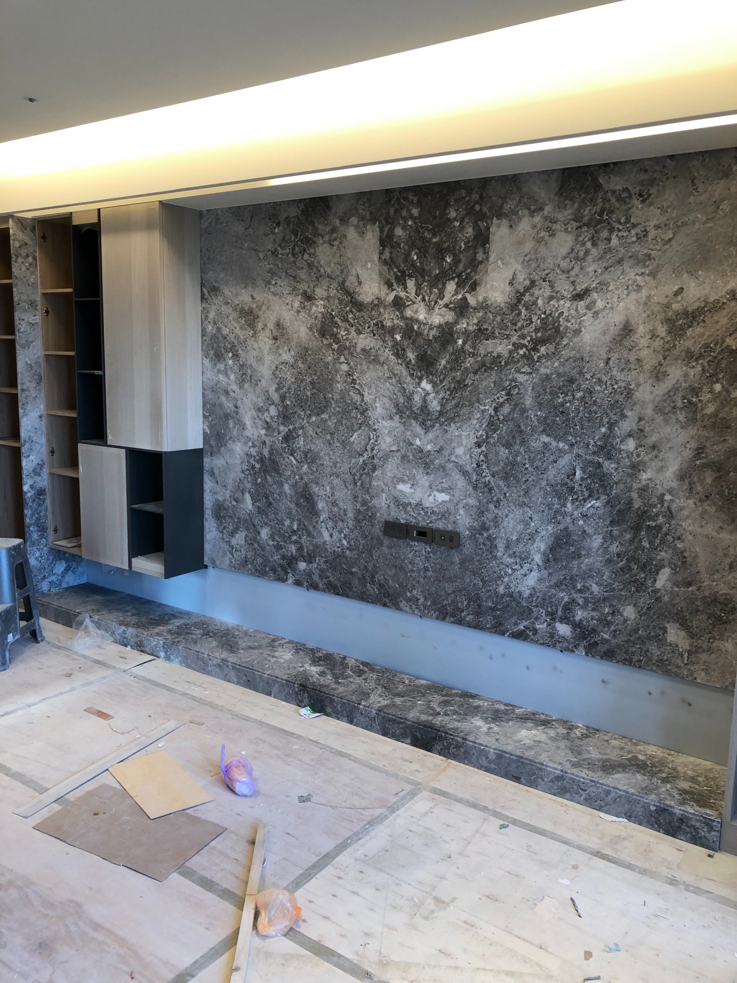 蒙馬特灰-電視牆